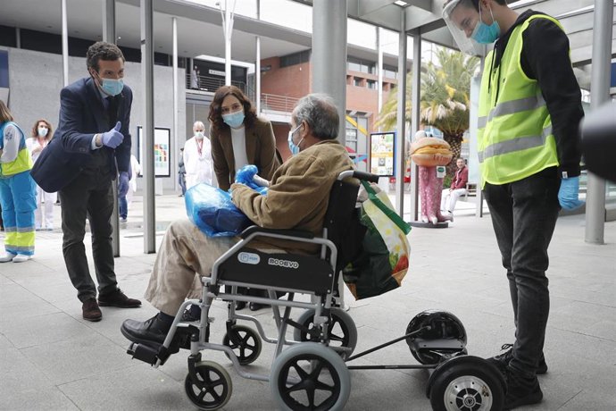 Casado y Ayuso en su visita al hospital de Ifema