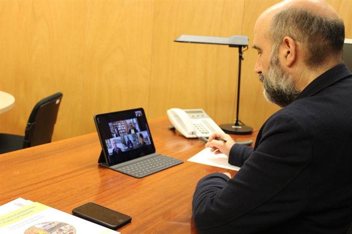 El portavoz del BNG, Néstor Rego, en videoconferencia con Pedro Sánchez
