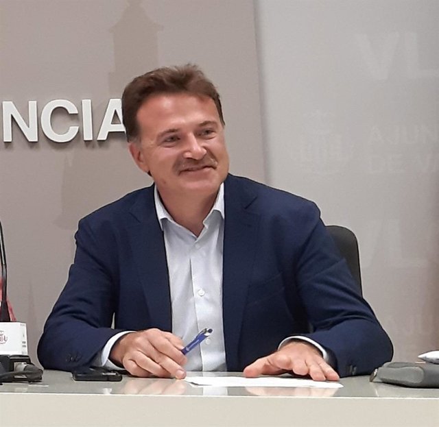 El concejal de Movilidad Sostenible en el Ayuntamiento de València y presidente de la Empresa Municipal de Transportes (EMT), Giuseppe Grezzi, en una imagen reciente.