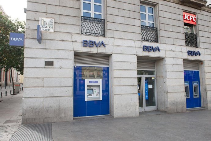 Una oficina de BBVA días después de que el Consejo de Ministros haya aprobado una moratoria en el pago de las hipotecas de la primera vivienda de familias vulnerables que hayan visto caer sus ingresos o se encuentren en paro como consecuencia del corona