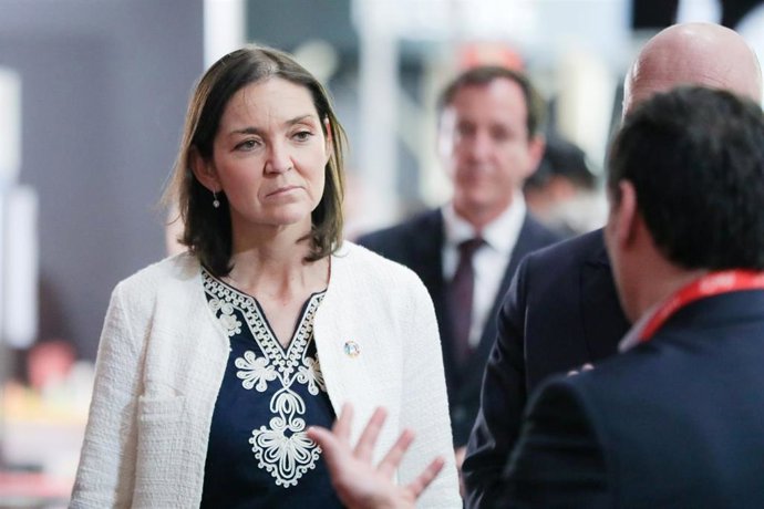 La ministra de Industria, Comercio y Turismo, Reyes Maroto, durante su visita al salón profesional de hostelería 'Hospitality Innovation Planet', en el recinto ferial IFEMA, en Madrid (España) a 24 de febrero de 2020.