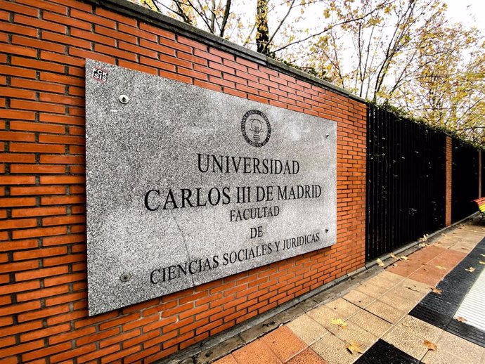 Placa de la facultad de Ciencias Sociales y Jurídicas del campus de Getafe de la Universidad Carlos III de Madrid, en Madrid a 22 de noviembre de 2019.