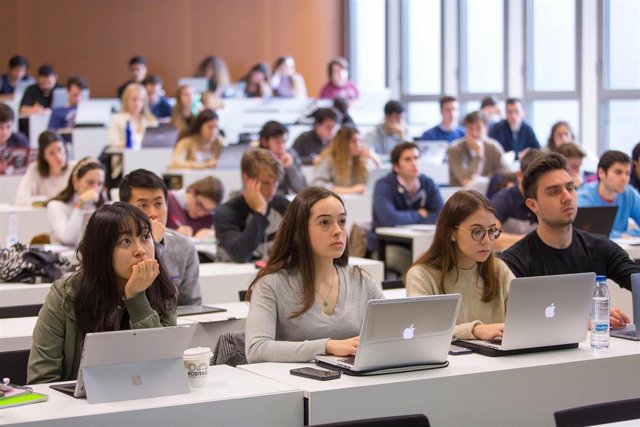 Una clase en una universidad, en una imagen de archivo