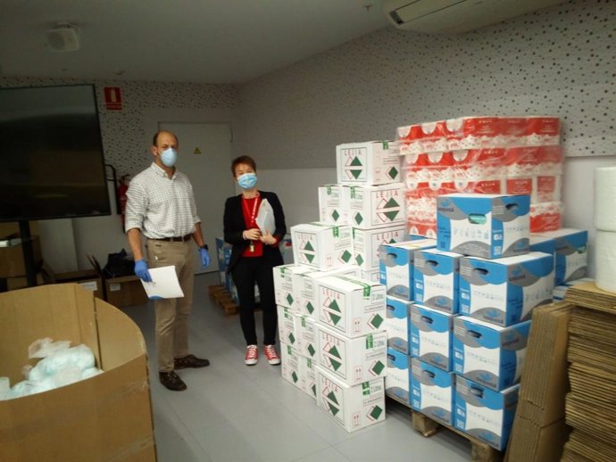 Entrega del material sanitario adquirido por la Plataforma del Sector Primario de Cantabria a ICASS