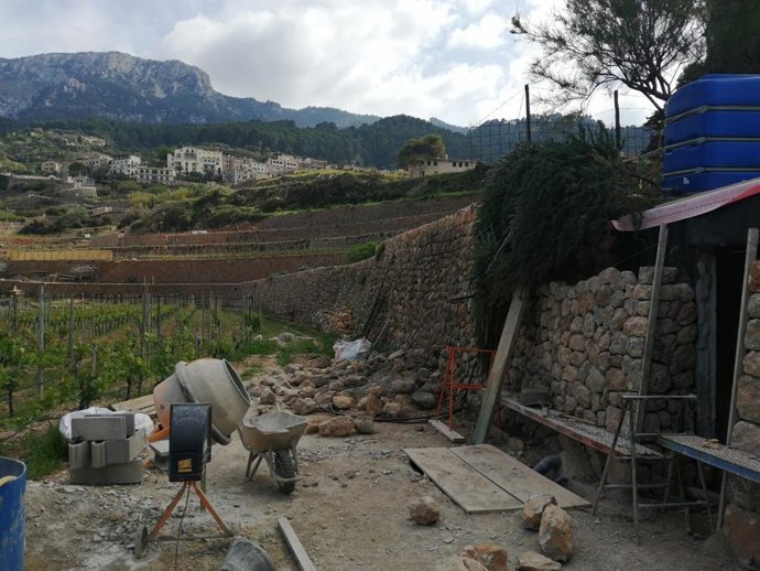 Construcción sin licencia en Banyalbufar, paralizada por los Agentes de Medio Ambiente.