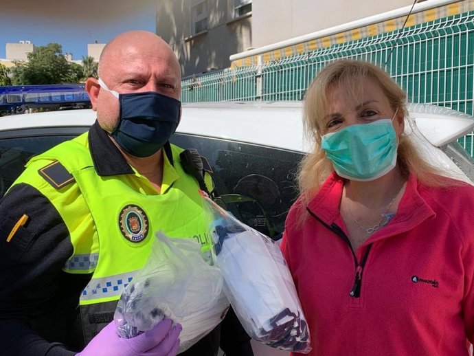 Colectivos de Carretera de Cádiz se unen para confeccionar mascarillas