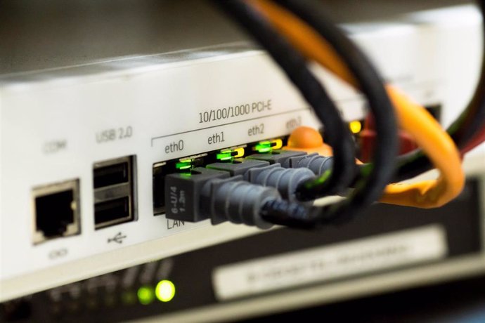 Conectividad, Internet, banda ancha