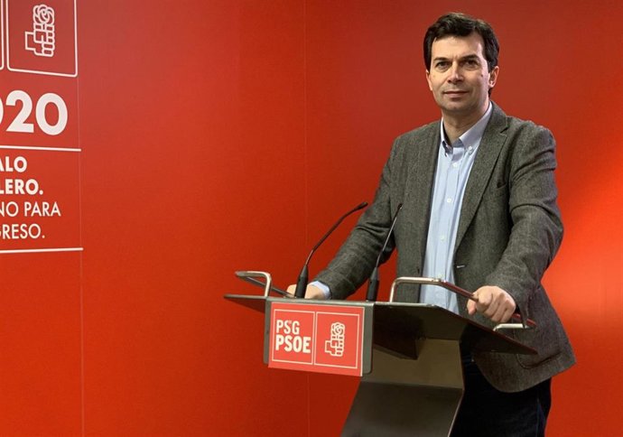 El secretario xeral del PSdeG, Gonzalo Caballero, ofrece una rueda de prensa en la sede del partido