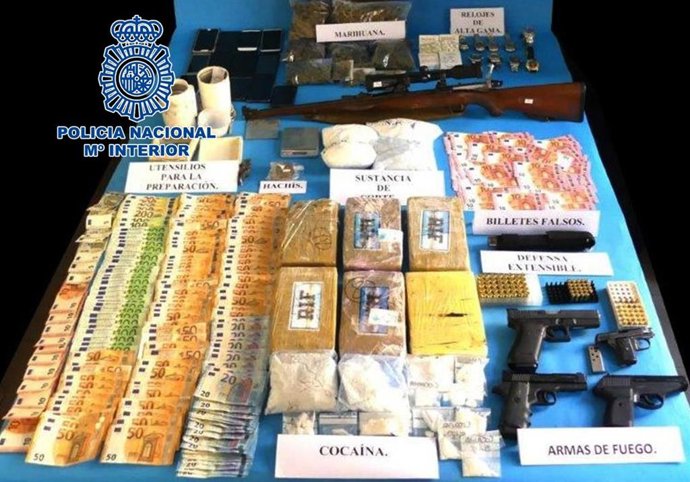 Cocaína, dinero y armas incautadas por la Policía Nacional