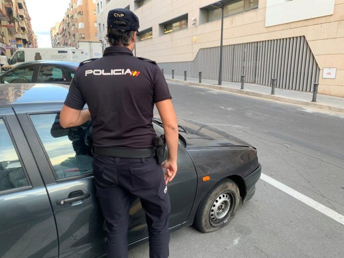 Un agente de Policía Nacional.