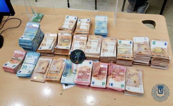 Imsgen del dinero intervenido por la Policía Municipal de Madrid en controles.