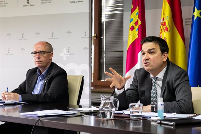 El consejero de Agricultura, Agua y Desarrollo Rural de Castilla-La Mancha, Francisco Martínez Arroyo, durante la reunión con el Consejo Agrario de la región