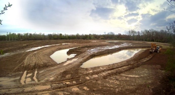 Excavación de humedal en La Nava, Alfaro
