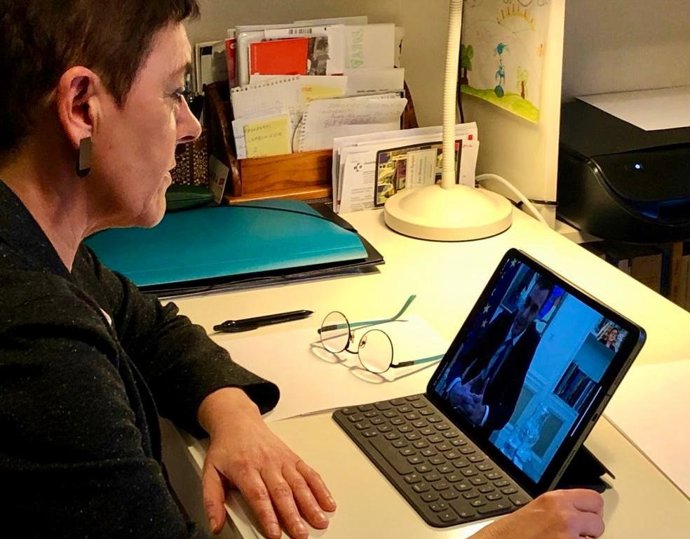 La portavoz de EH Bldu en el Congreso, Mertxe Aizpurua, en la reunión telemática con Pedro Sánchez