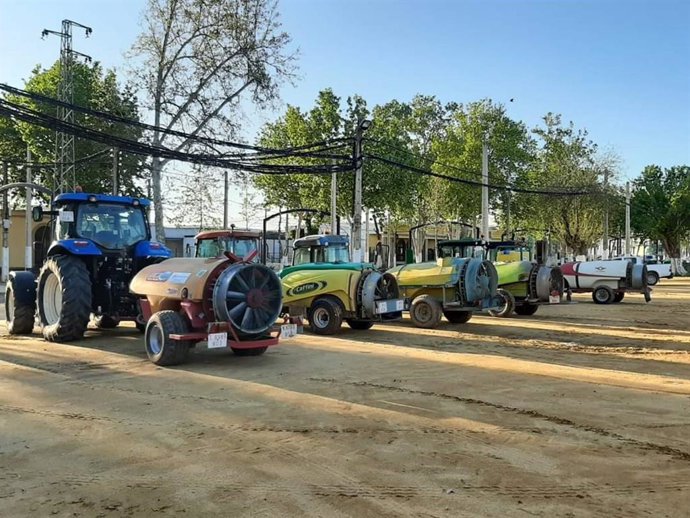 Tractores y atomizadores para la desinfección de la vía pública