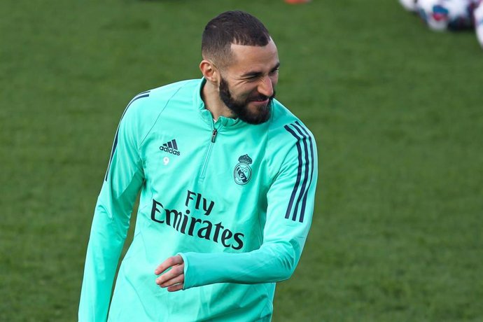 Karim Benzema se entrena con el Real Madrid