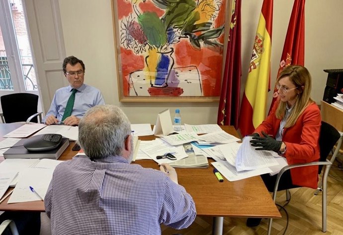 El alcalde de Murcia en la reunión de Servicios Sociales