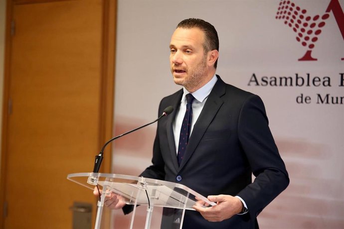 Segado pregunta a Conesa si piensa dimitir "con los retrasos del AVE o la falta de inversión de Sánchez en el Mar Menor"