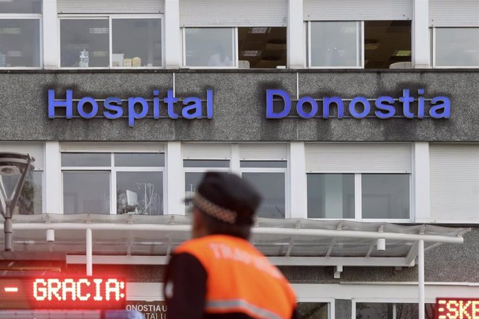 Homenaje a los sanitarios en el Hospital Donostia