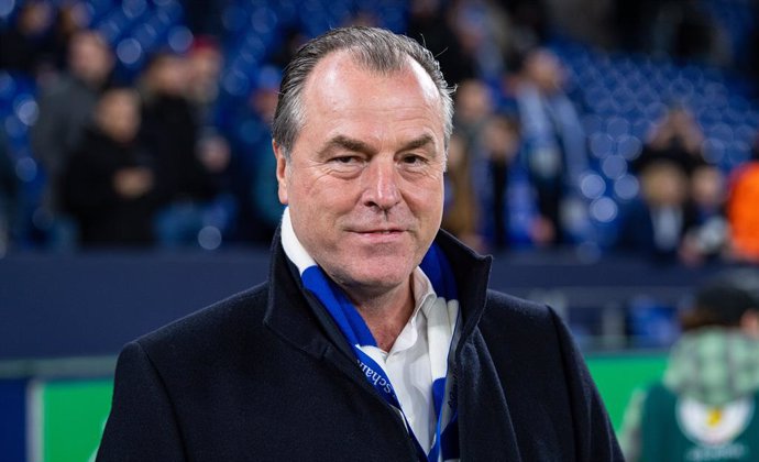 Fútbol.- El presidente del Schalke ofrece el laboratorio de su empresa para hace