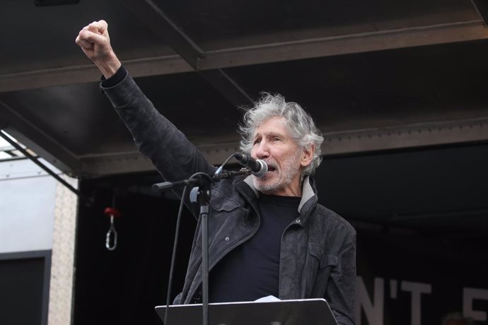 22 February 2020, England, London: Pink Floyd bassist Roger Waters speaks to crowds gathered in Parliament Square in Westminster, protesting Julian Assange's imprisonment and extradition. Photo: Isabel Infantes/PA Wire/dpa