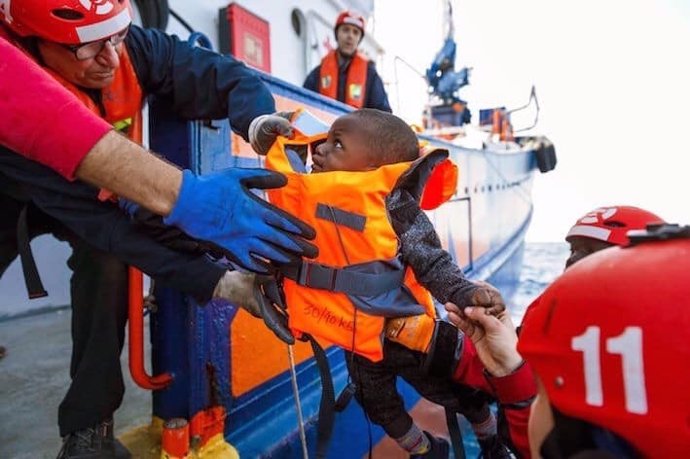 Europa.- El 'Aita Mari' trasladará a 34 personas rescatadas a una embarcación it