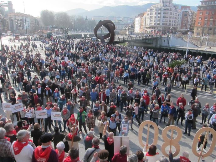 Concentración de pensionistas en Bilbao
