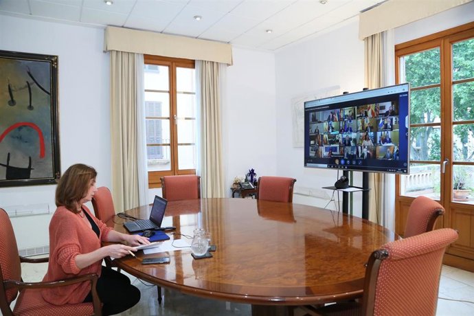 La presidenta del Govern, Francina Armengol, en la reunión telemática con Sánchez y el resto de presidentes autonómicos.