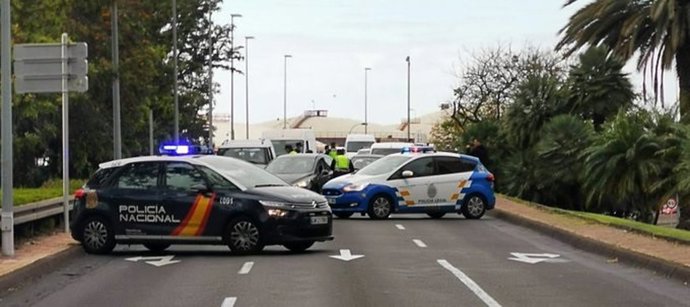 Dos detenidos, 70 actas de infracción y 14 vehículos interceptados en Santa Cruz por saltarse el estado de alarma