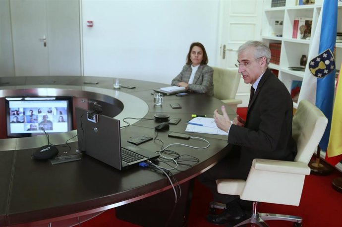 El conselleiro de Economía, Francisco Conde, en una reunión telemática con el sector biotecnológico gallego