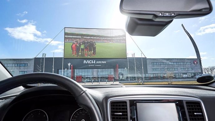 Fútbol.- El Midtjylland danés planea montar un autocine junto a su estadio para 
