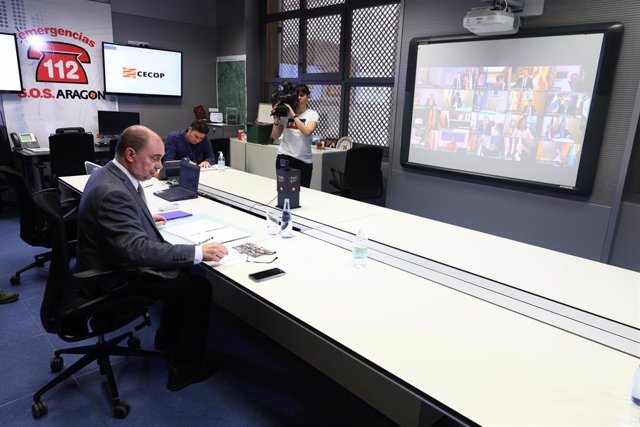 El Presidente de Aragón, Javier Lambán, participa en la sexta videoconferencia que todos los presidentes autonómicos mantienen con el presidente del Gobierno de España, Pedro Sánchez, con motivo de la incidencia del coronavirus y del Estado de Alarma