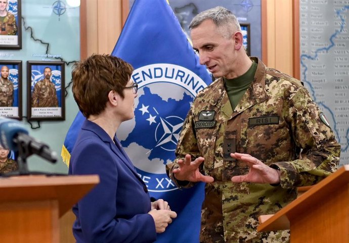 La ministra de Defensa de Alemania visita la KFOR en Kosovo