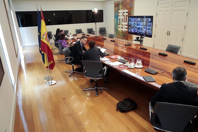 El presidente del Gobierno, Pedro Sánchez, se reúne por videoconferencia con los presidentes autonómicos, en Madrid (España) a 19 de abril de 2020.