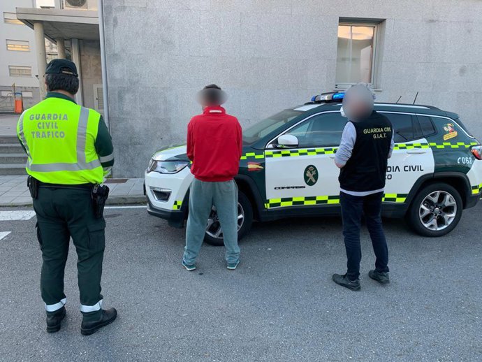 Detenido un joven de Vilanova de Arousa que escupió en la cara a agentes que lo denunciaron por no respetar el confinamiento.