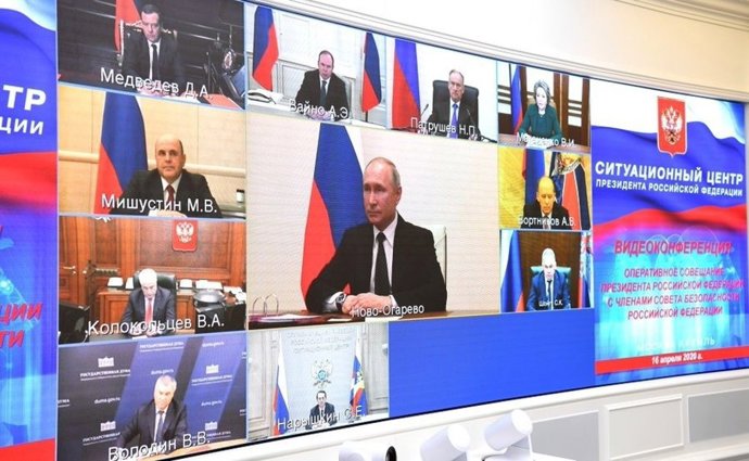 El presidente de Rusia, Vladimir Putin, en una videoconferencia con altos cargos gubernamentales