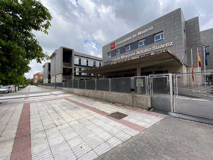 Fachada de la residencia de ancianos Adolfo Suárez de Madrid, a la que efectivos del Samur y Policía Municipal accedieron para revisar las instalaciones.