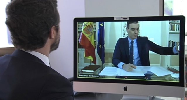 Reunión por videoconferencia entre el pesidente del Gobierno, Pedro Sánchez, y el líder del PP, Pablo Casado