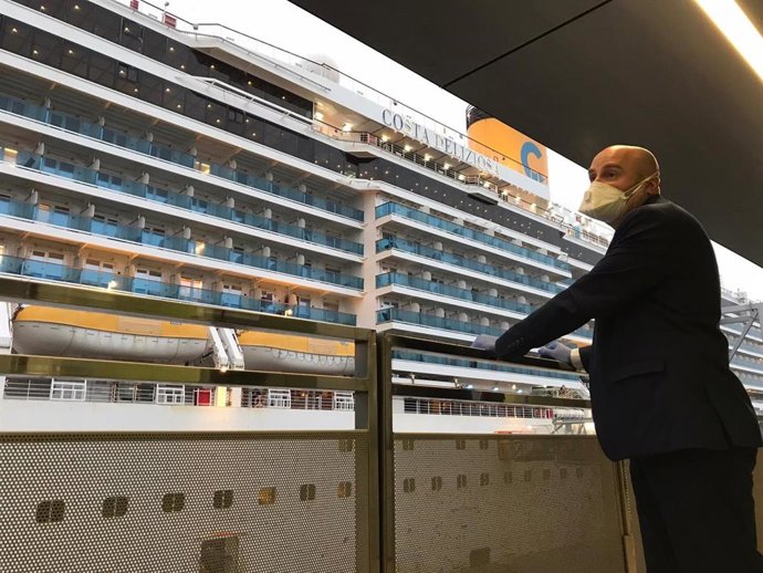 Desembarcan 168 cruceristas españoles en Barcelonas tras un mes sin tocar tierra