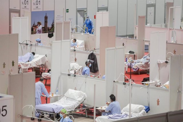 Sanitarios y enfermos distribuidos en el interior del Hospital de Campaña de IFEMA habilitado para pacientes con Covid-19, en el día 33 del estado de alarma. En Madrid, (España), a 16 de abril de 2020.