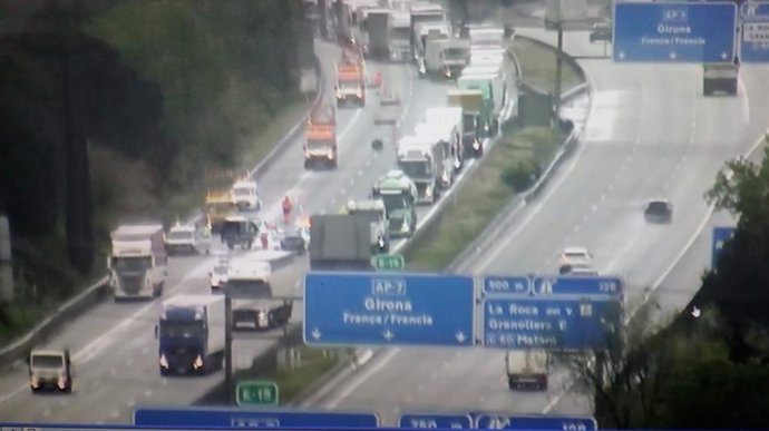 Un accidente en la AP-7 en La Roca del Valls (Barcelona)