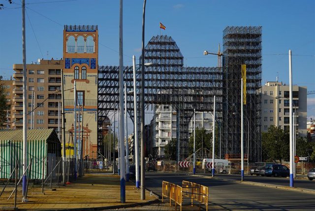 Portada de la Feria de Abril de Sevilla, suspendida por el coronavirus. 