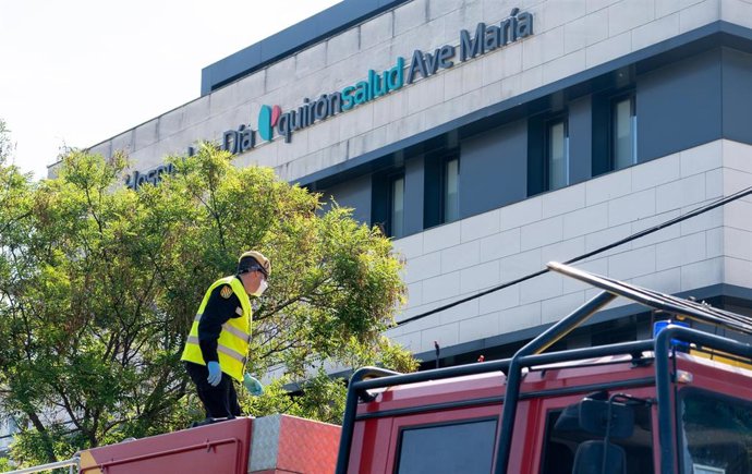 Miembros de la UME en un centro de salud