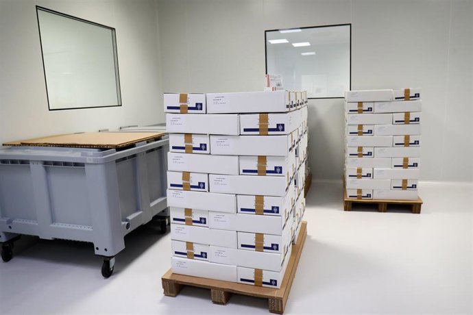Cajas en una sala de la Nave de Producción de medicamentos del Laboratorio del Centro Militar de Farmacia de la Defensa en la base logística de San Pedro.