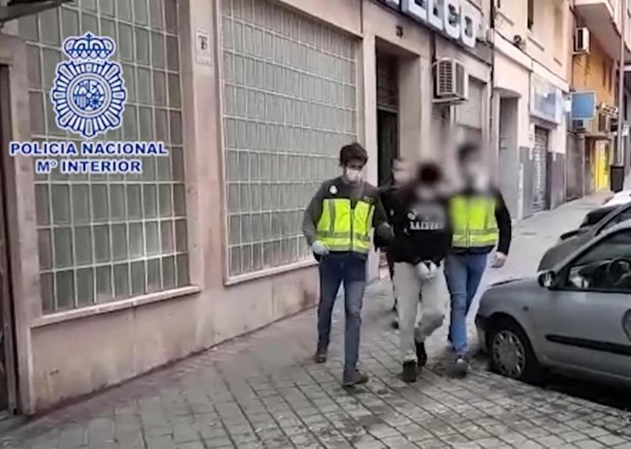 Imagen del detenido por Policía Nacional en Madrid por utilizar una empresa de reparto para vender drogas a domicilio.