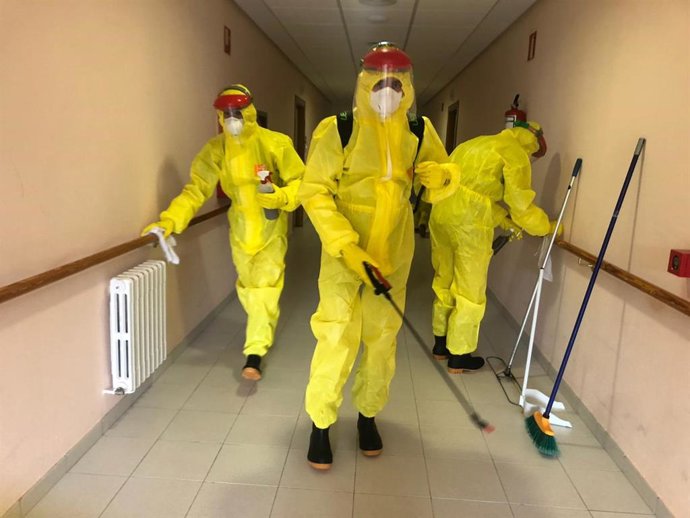 La UME en la residencia Sagrada Familia de Cabezón de la Sal