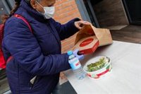 Más Madrid denuncia ante Defensor del Pueblo la "comida basura" que da la Comunidad en vez de becas comedor