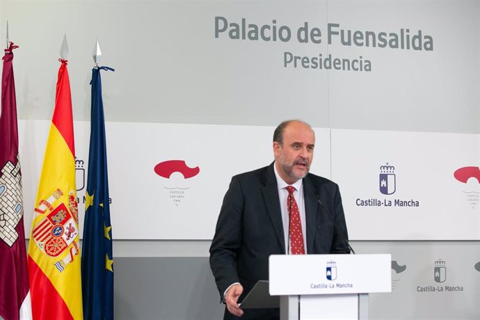 El vicepresidente de C-LM, José Luis Martínez Guijarro, en rueda de prensa.