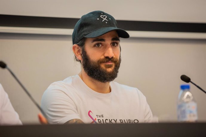El jugador de la Selecció Espanyola de Balonceso, Ricky Rubio, durant la presentació de la nova sala per a pacients oncolgics de l'Hospital Universitari Dexeus, a Barcelona (Espanya), a 18 de setembre de 2019.