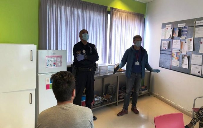 La Policía Local de Palma en una charla informativa en los CRATs